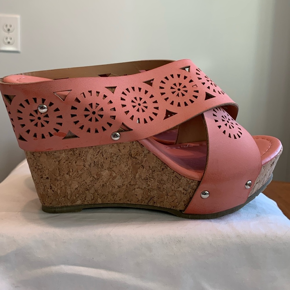 Pretty salmon pink cutout cork wedges-NEW
